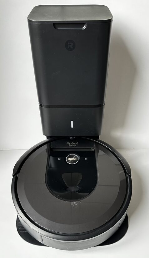 Mazlietots Roomba i7+