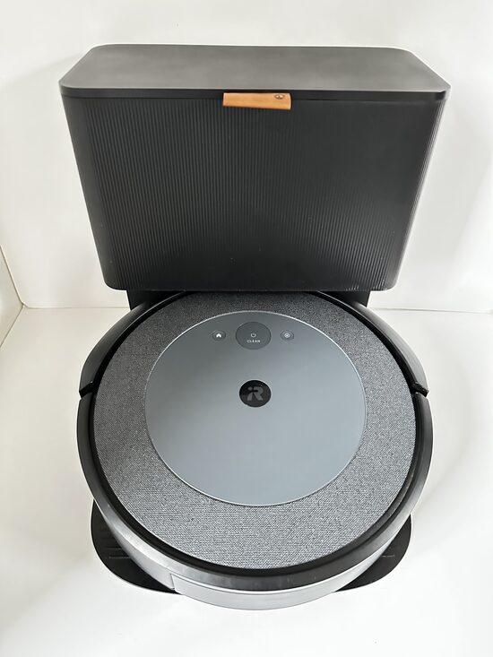 Mazlietots Roomba i5+