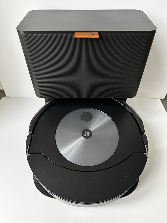 Mazlietots Roomba j7+ Combo