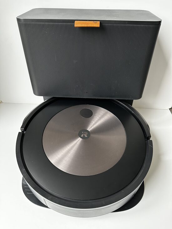 Lietots Roomba j7+