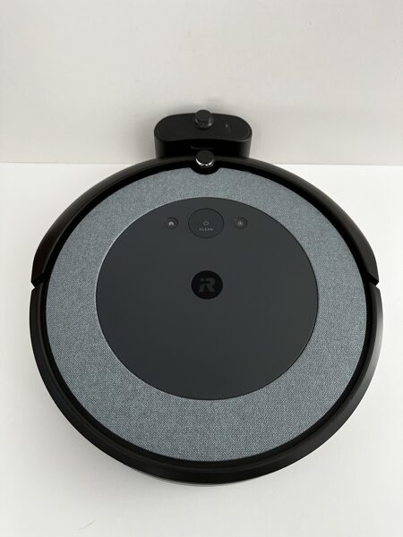 Mazlietots Roomba i5