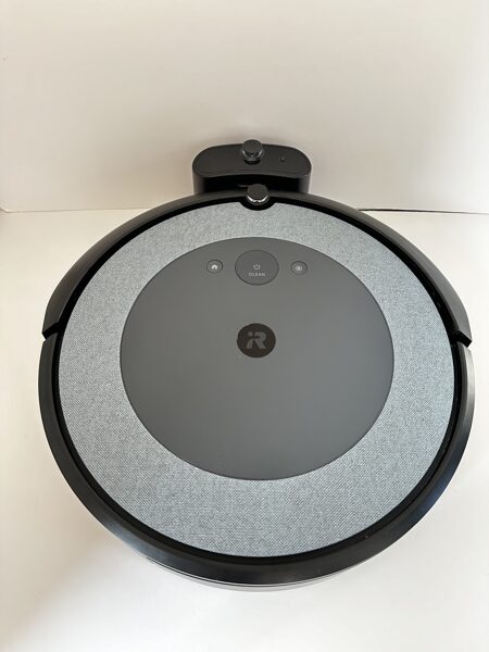 Mazlietots Roomba i3